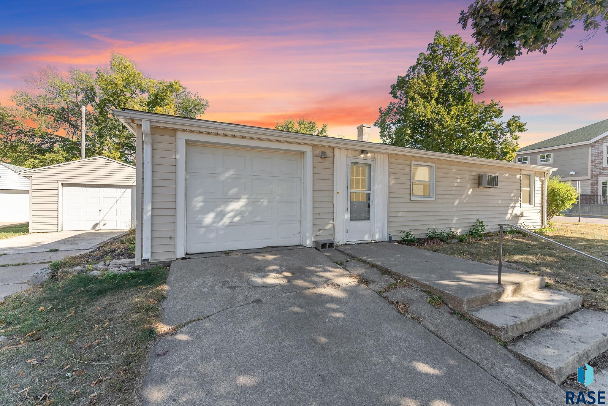 1700 E Austin St