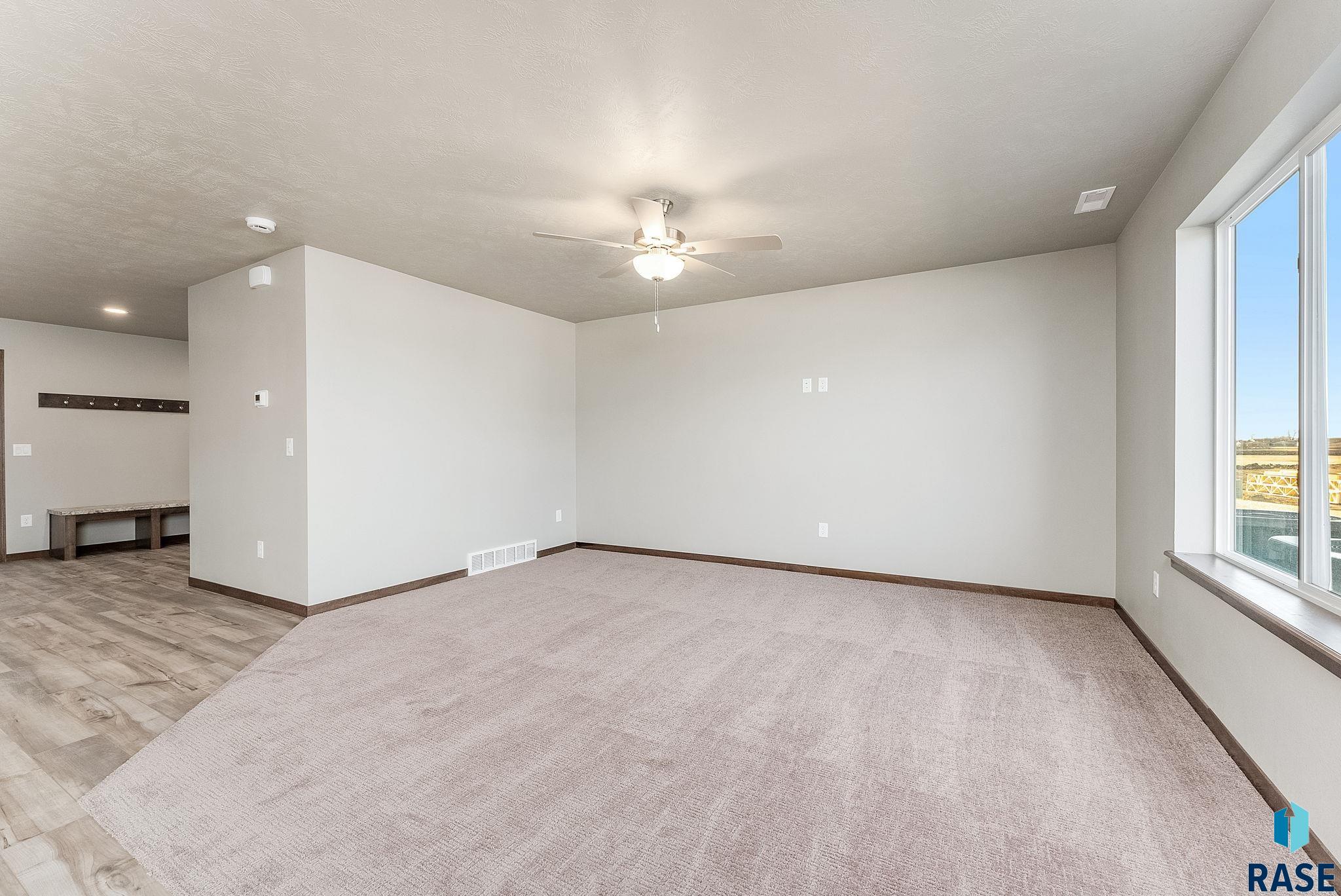 1317 N KENLEY Pl