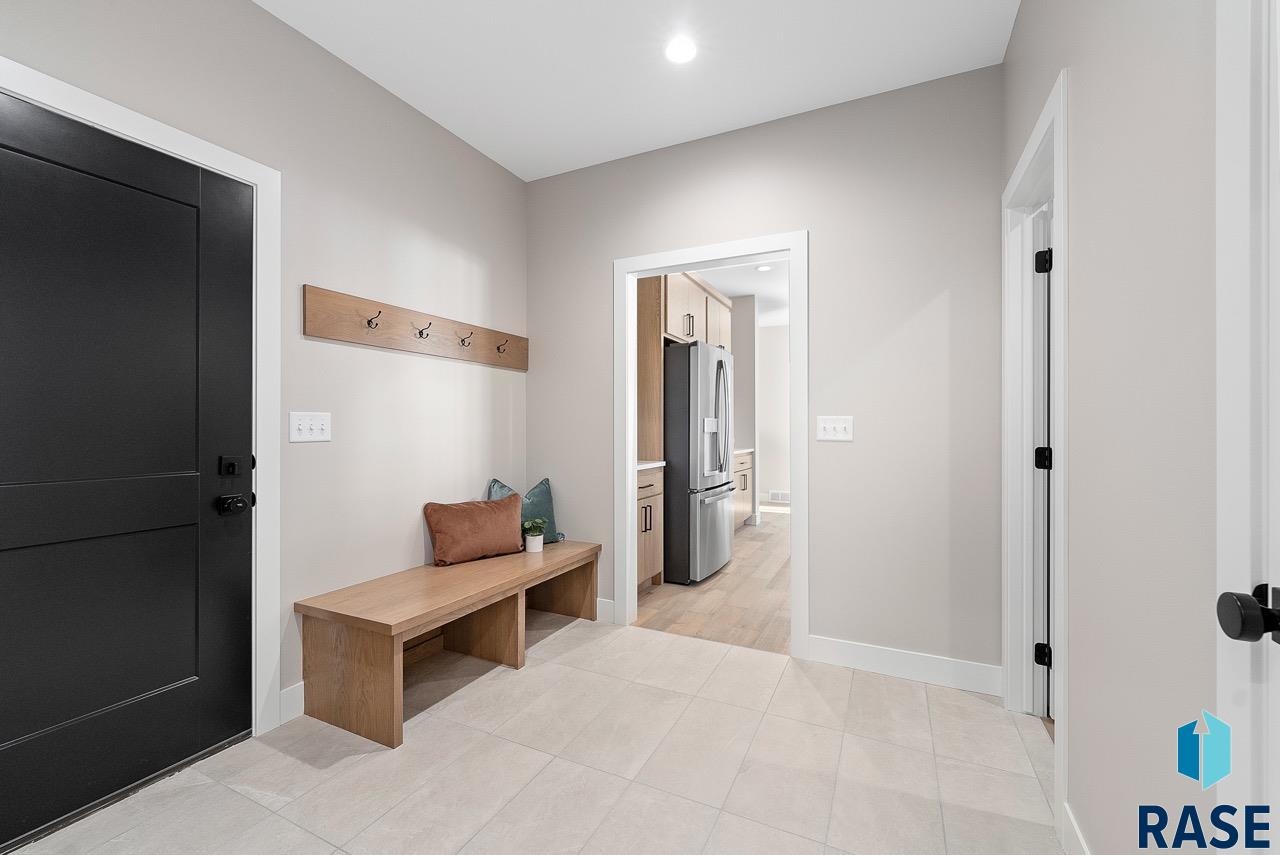 5512 E Saddle Ridge Cir