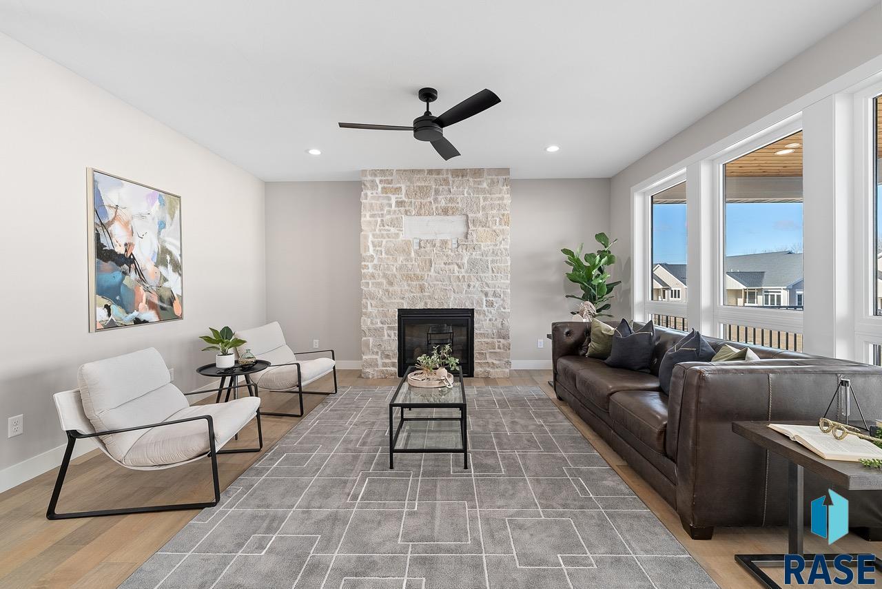 5512 E Saddle Ridge Cir