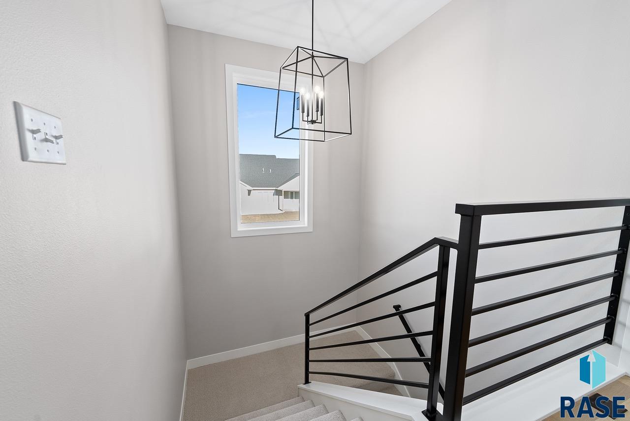 5512 E Saddle Ridge Cir