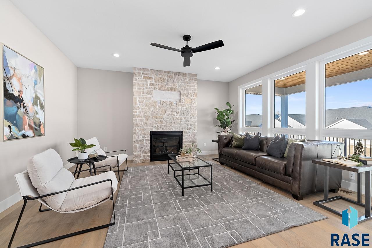 5512 E Saddle Ridge Cir