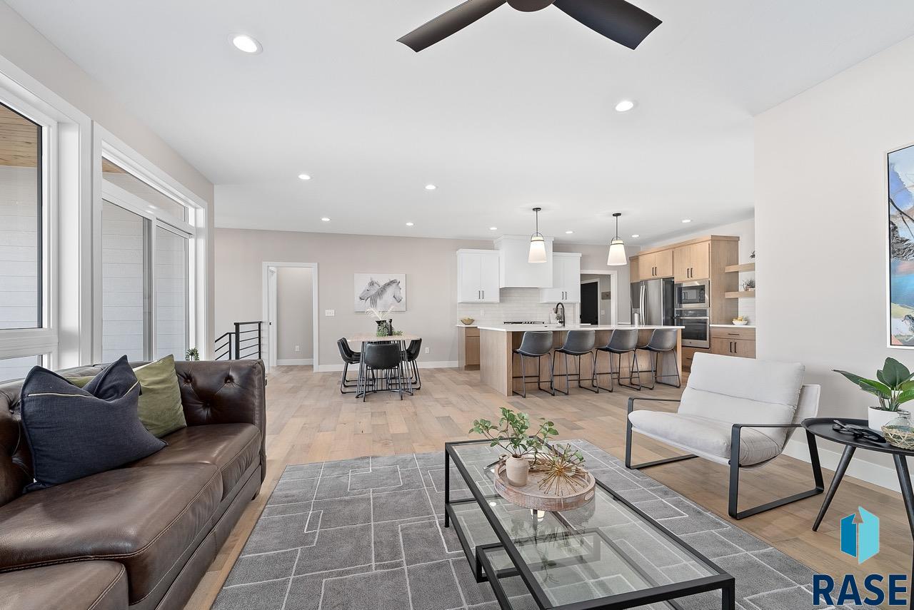 5512 E Saddle Ridge Cir