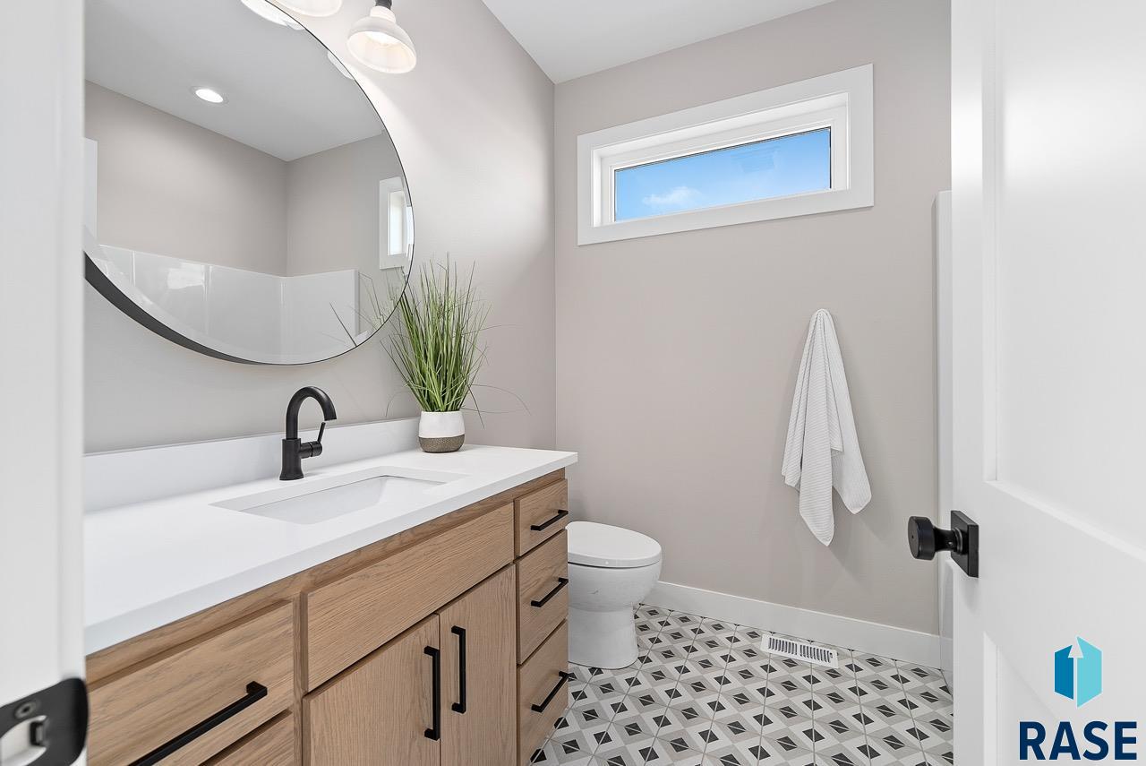 5512 E Saddle Ridge Cir