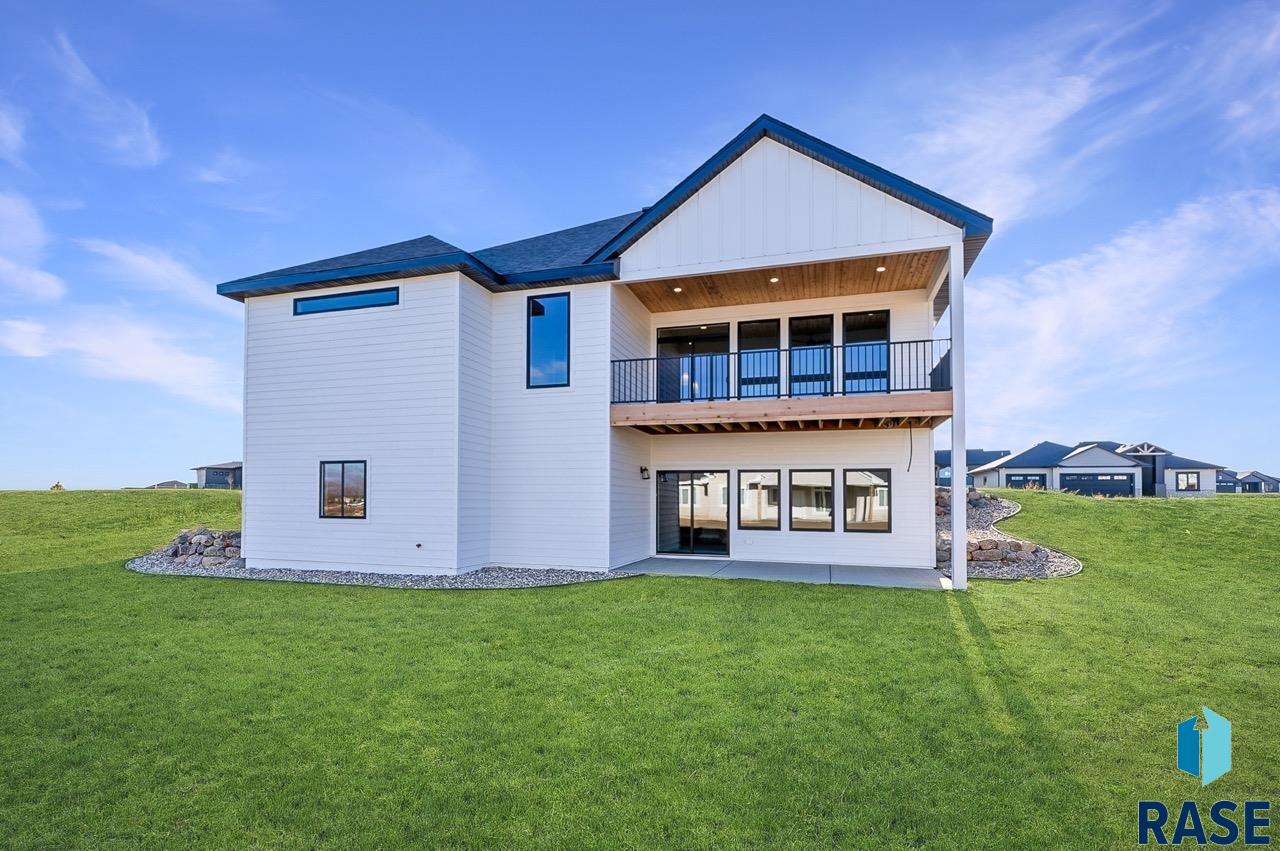 5512 E Saddle Ridge Cir