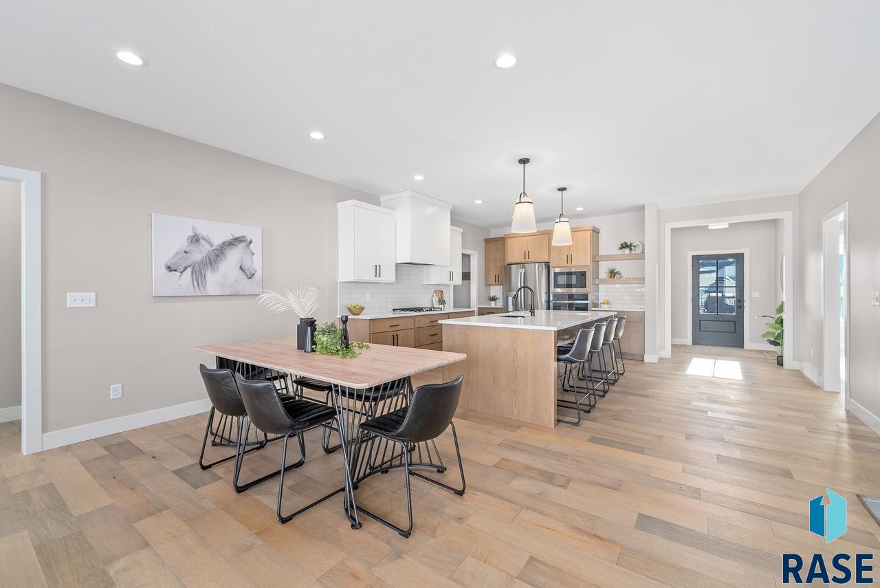 5512 E Saddle Ridge Cir
