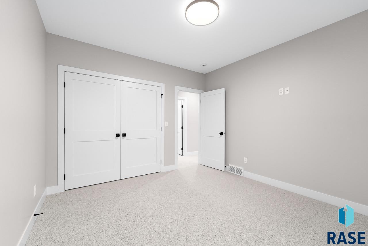 5512 E Saddle Ridge Cir