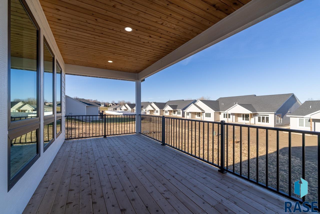 5512 E Saddle Ridge Cir