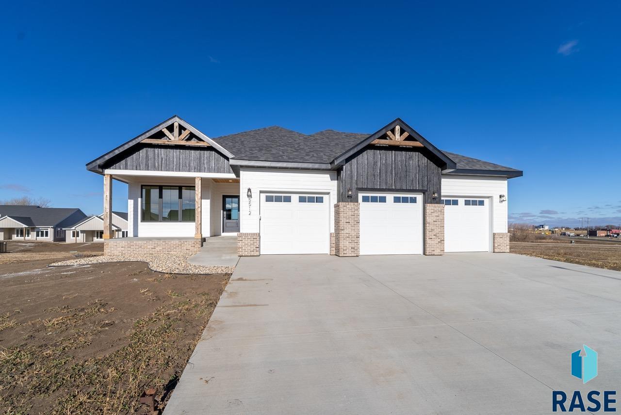 5512 E Saddle Ridge Cir