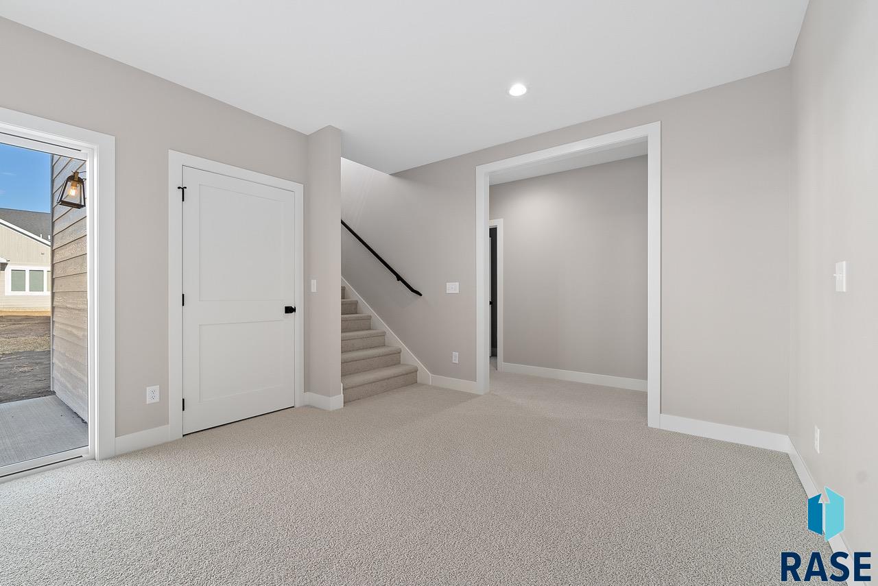 5512 E Saddle Ridge Cir