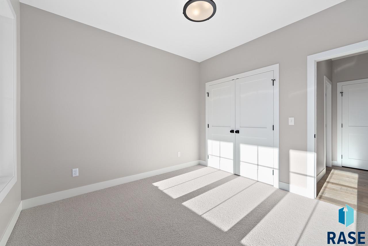 5512 E Saddle Ridge Cir