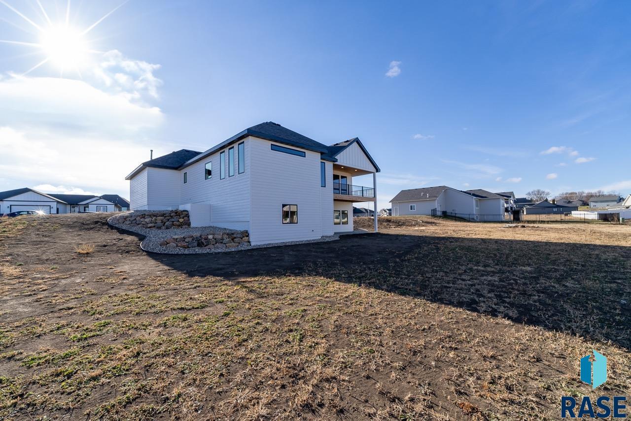 5512 E Saddle Ridge Cir