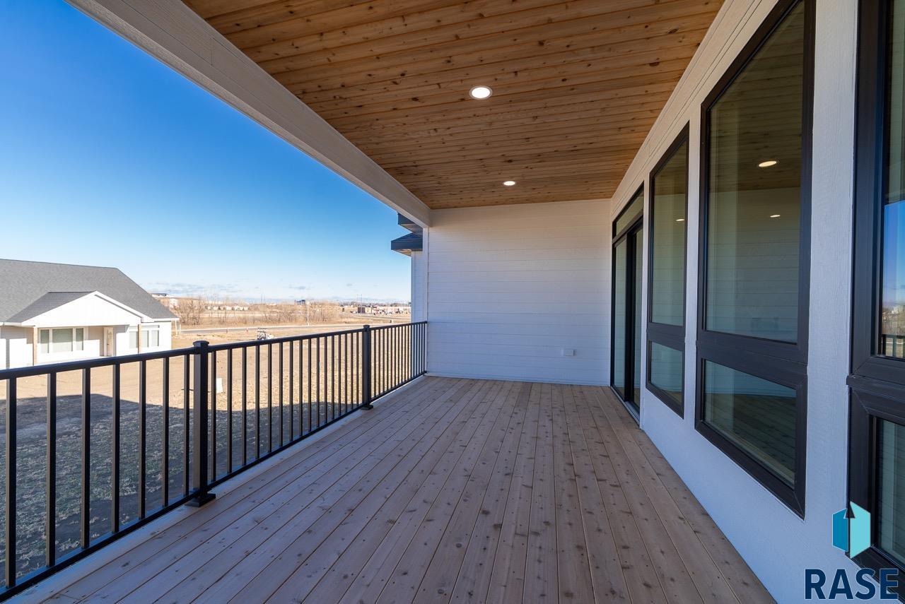 5512 E Saddle Ridge Cir