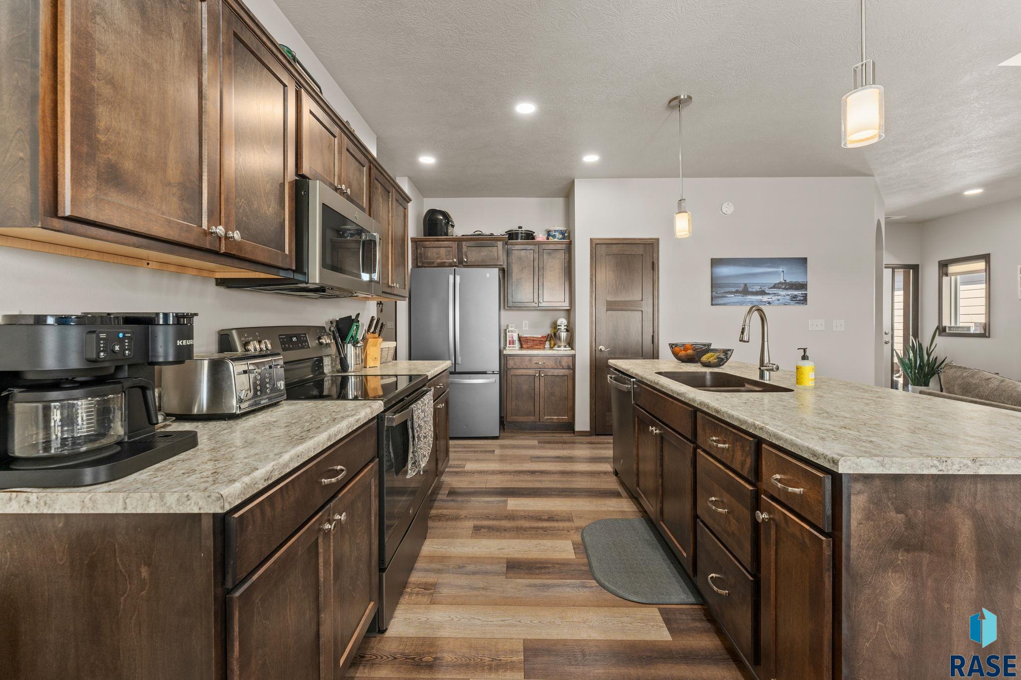 502 Prairieside Trl