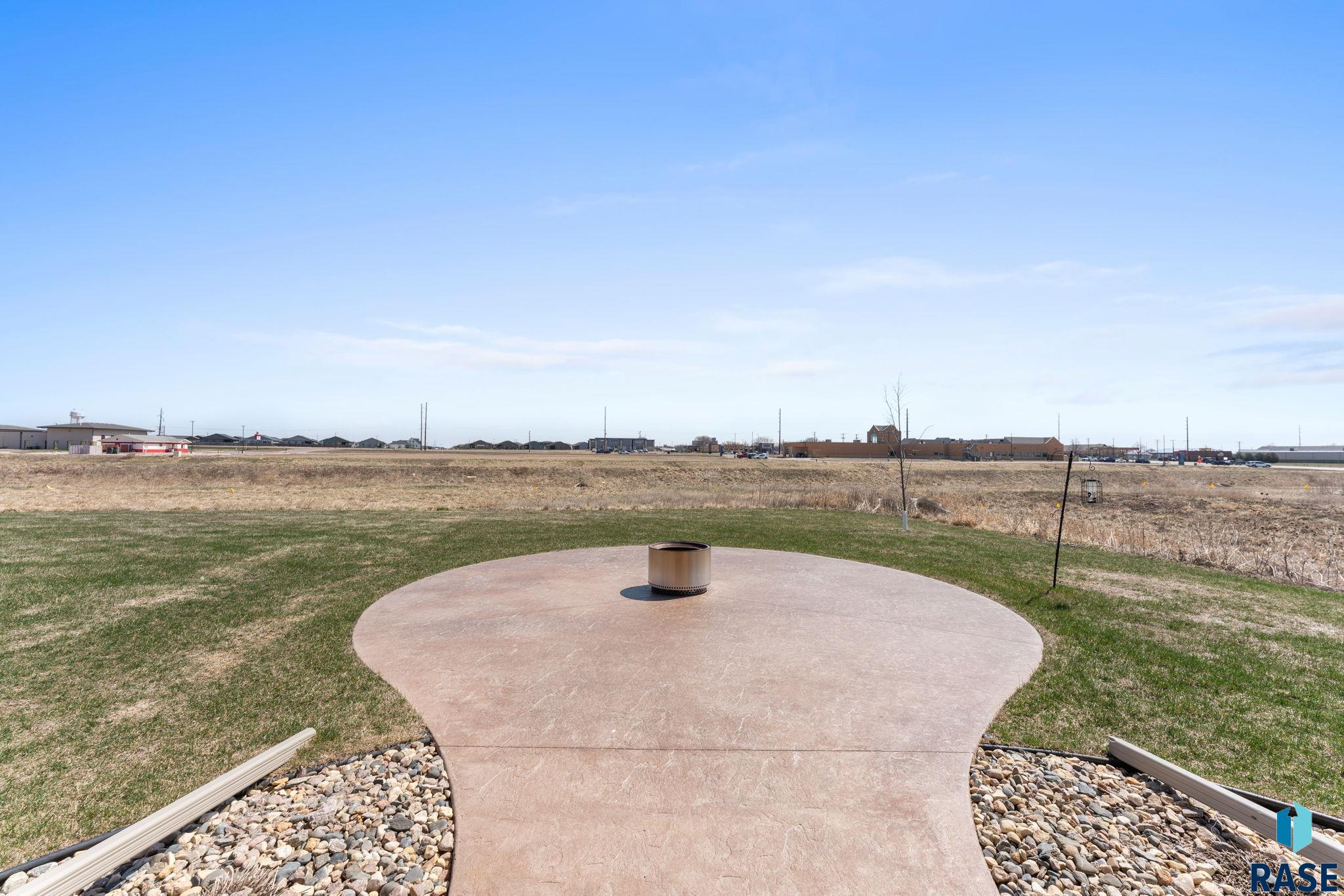 502 Prairieside Trl