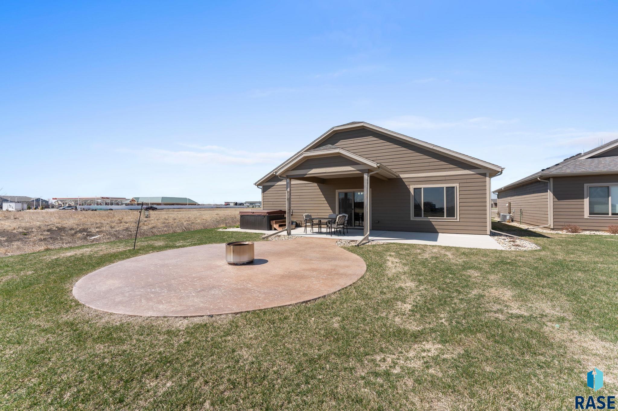 502 Prairieside Trl