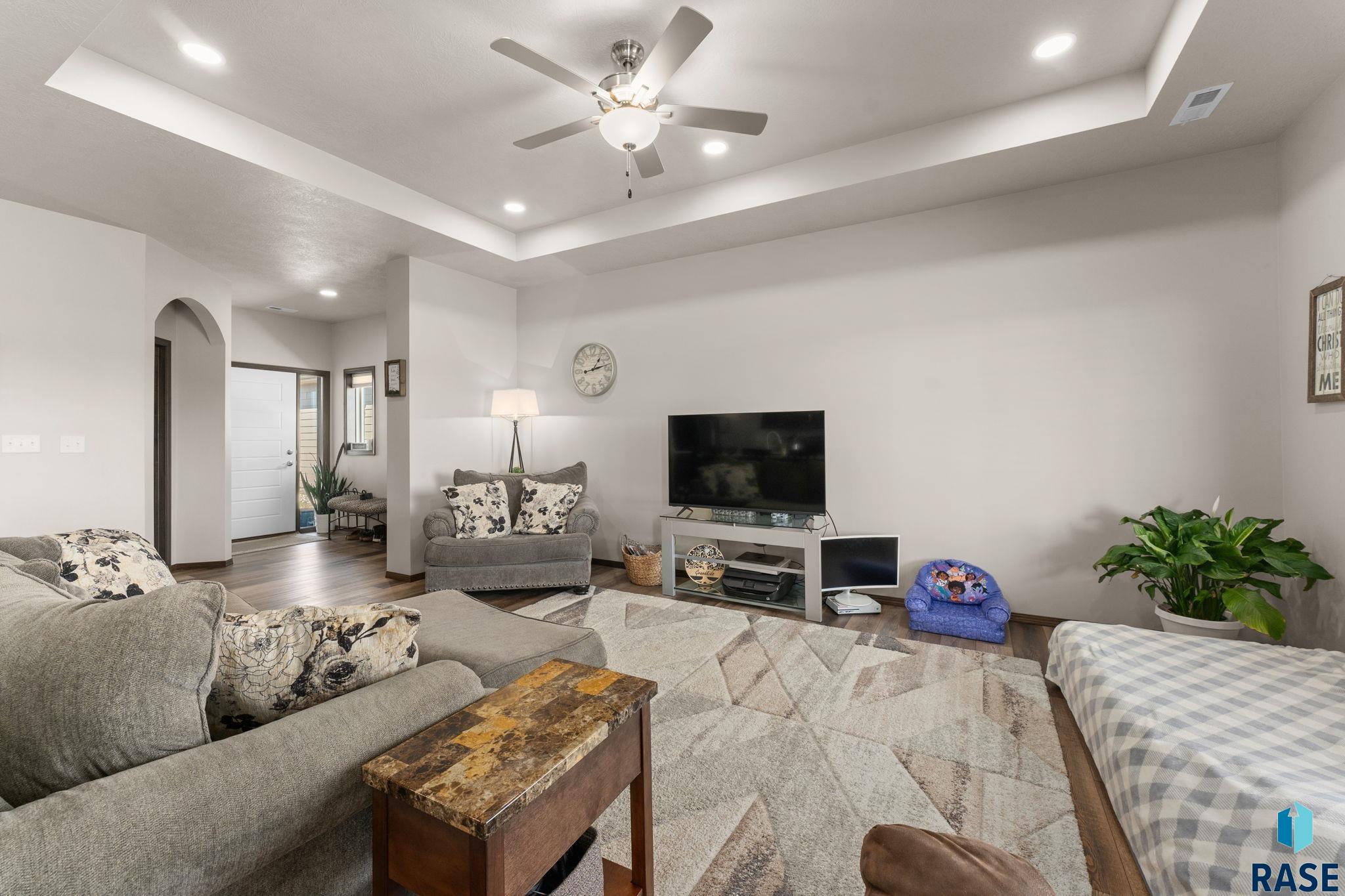 502 Prairieside Trl