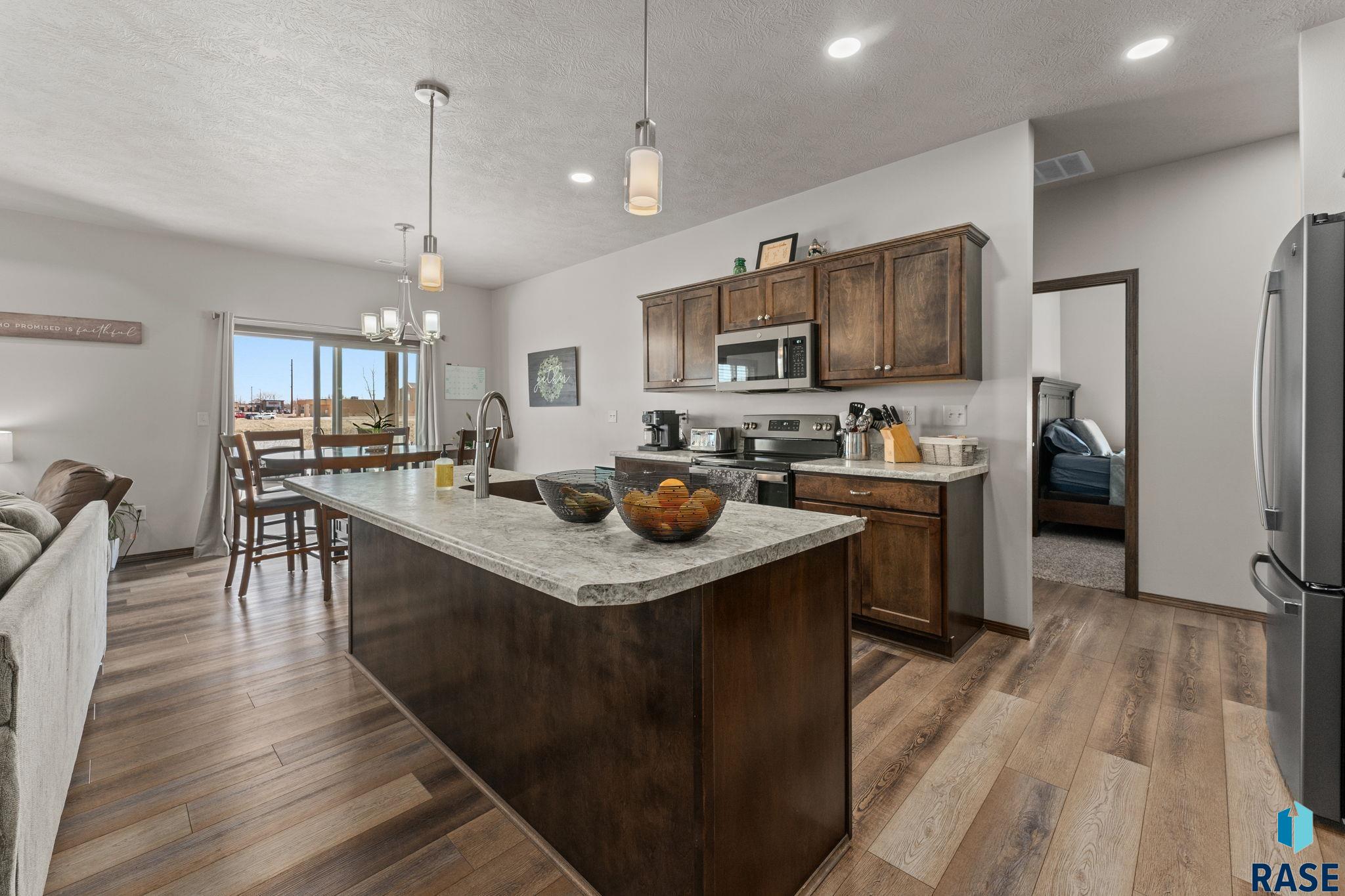 502 Prairieside Trl