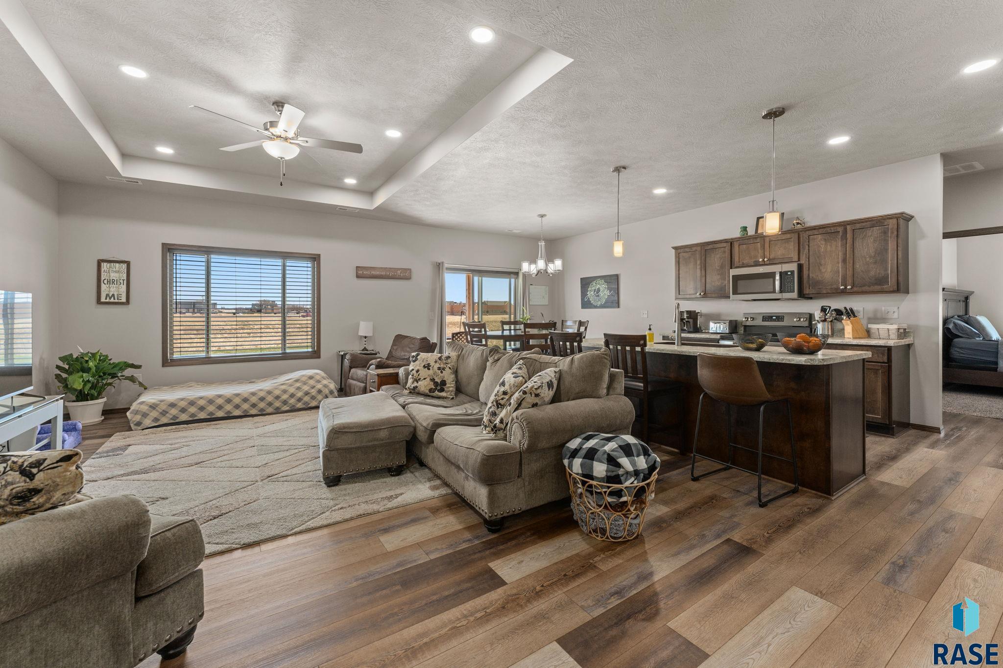502 Prairieside Trl