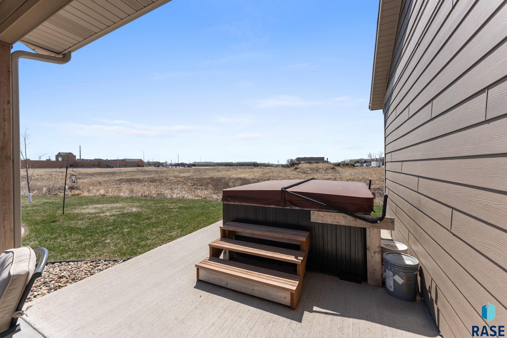 502 Prairieside Trl