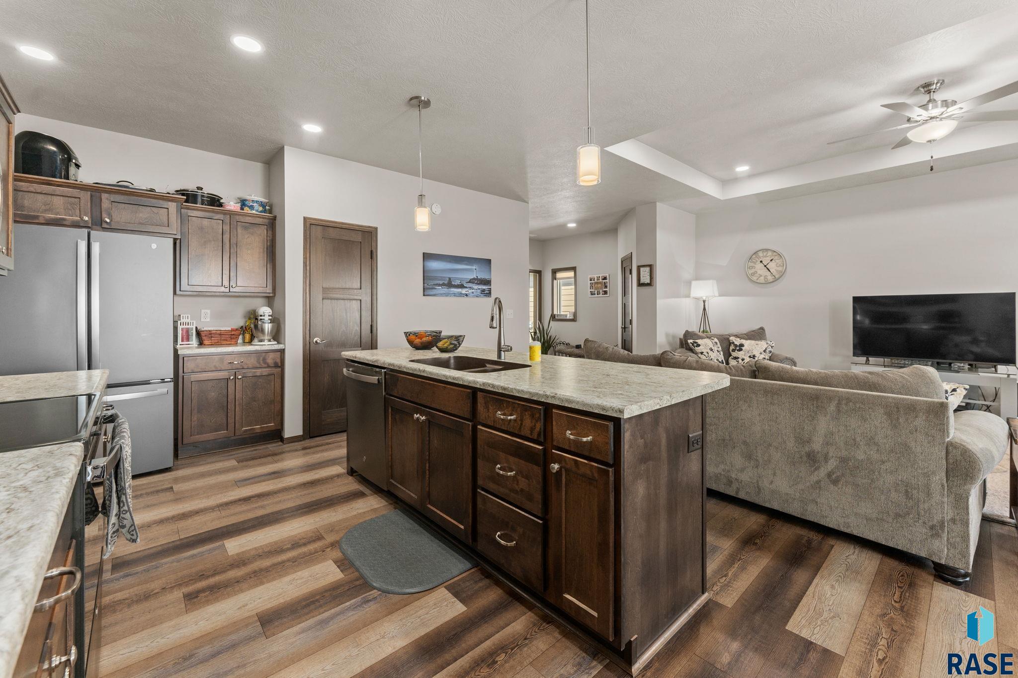 502 Prairieside Trl
