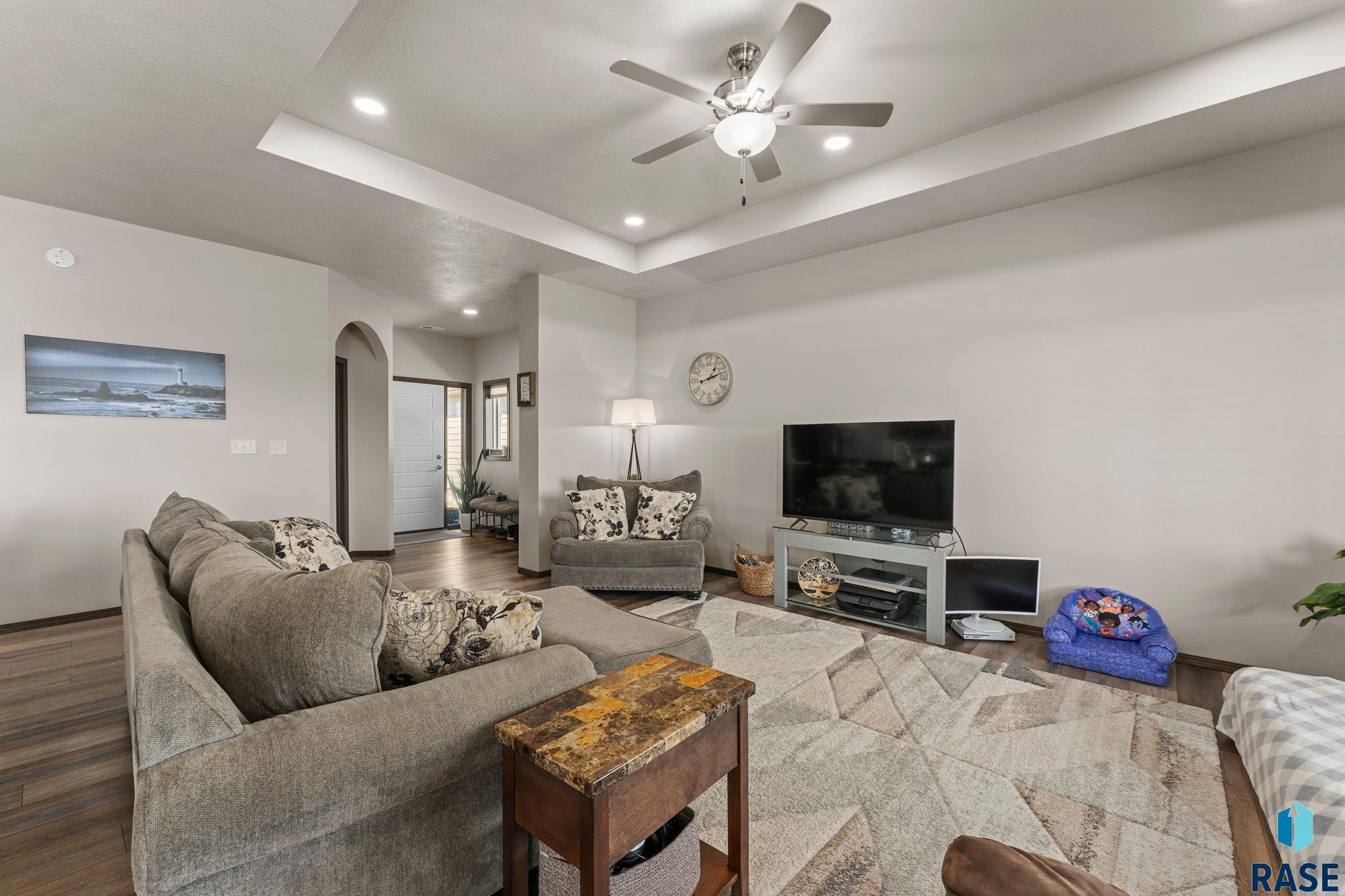 502 Prairieside Trl