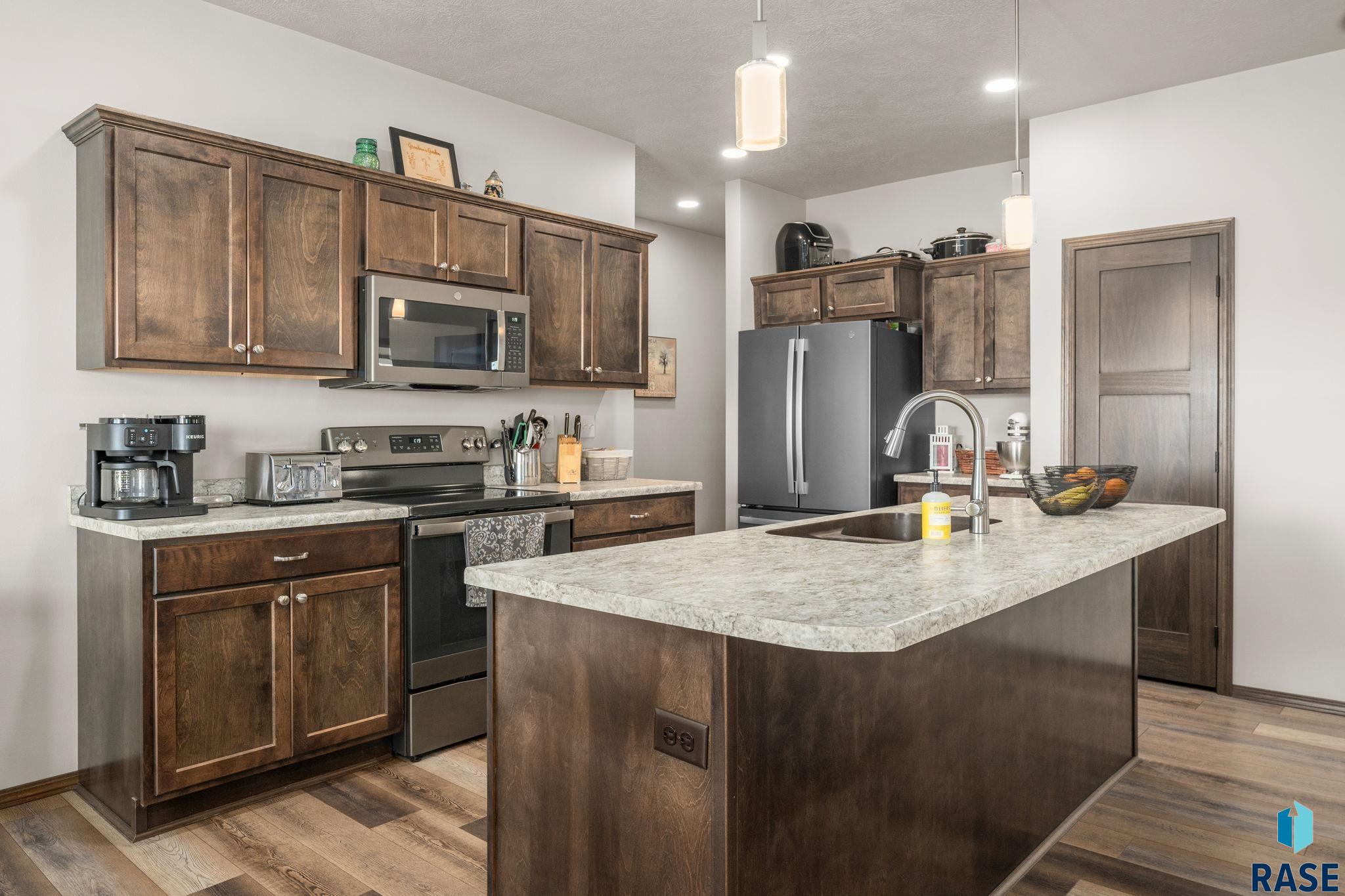 502 Prairieside Trl