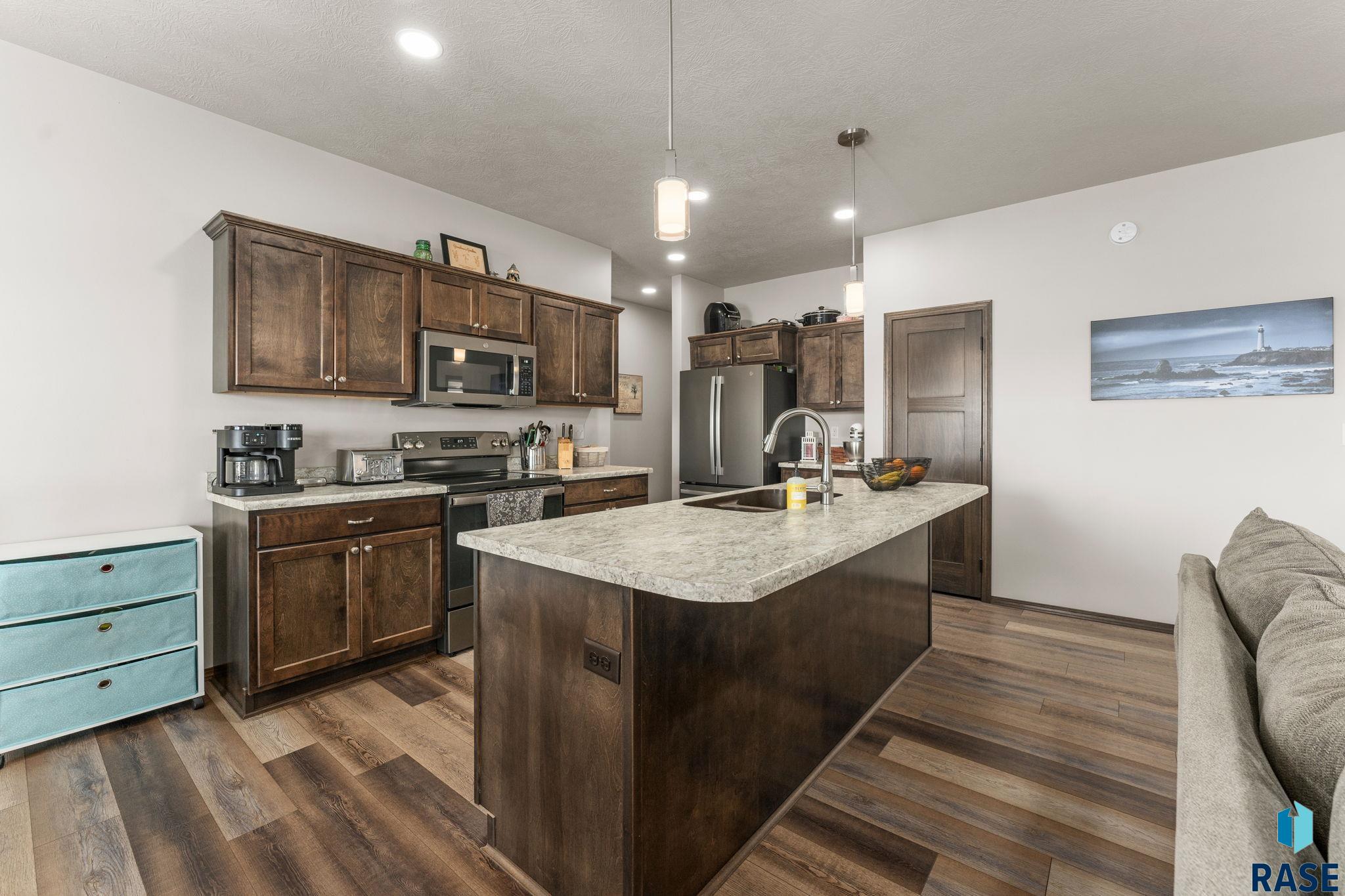 502 Prairieside Trl