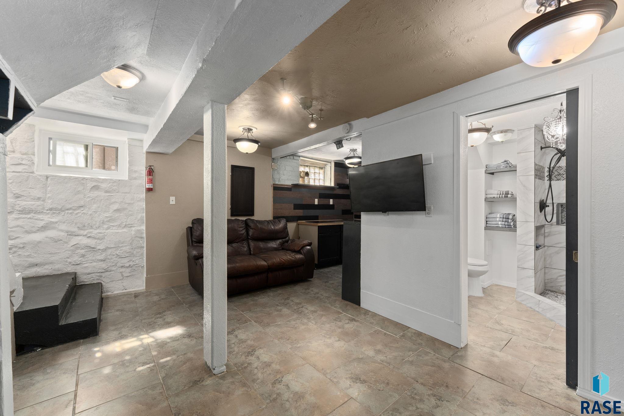 421 S Elmwood Ave