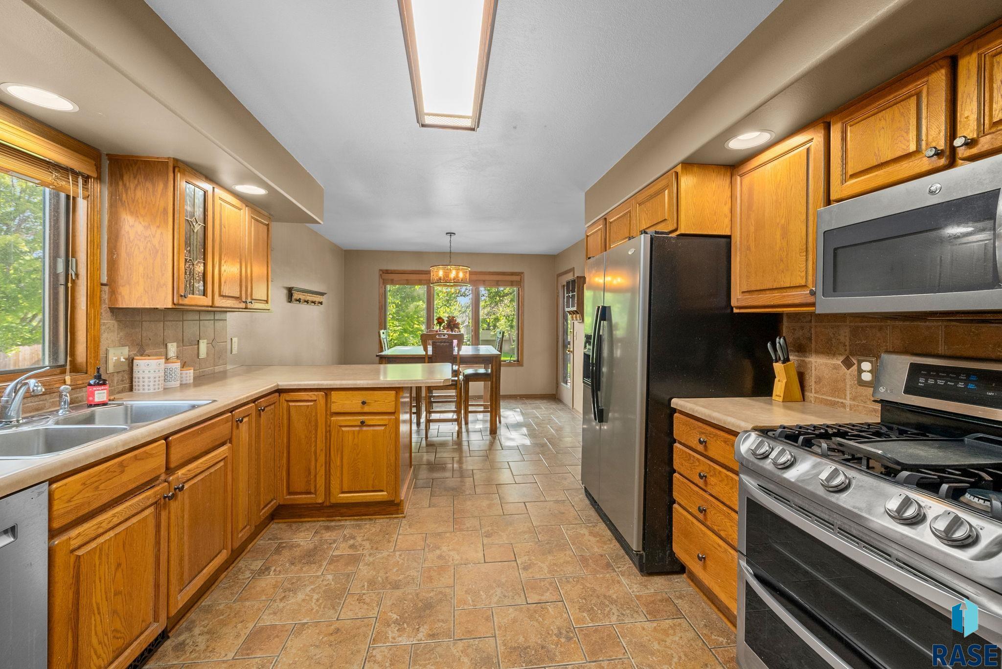 308 N La Salle Ave