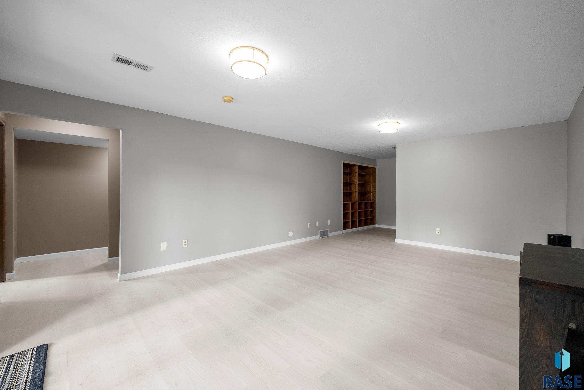 308 N La Salle Ave