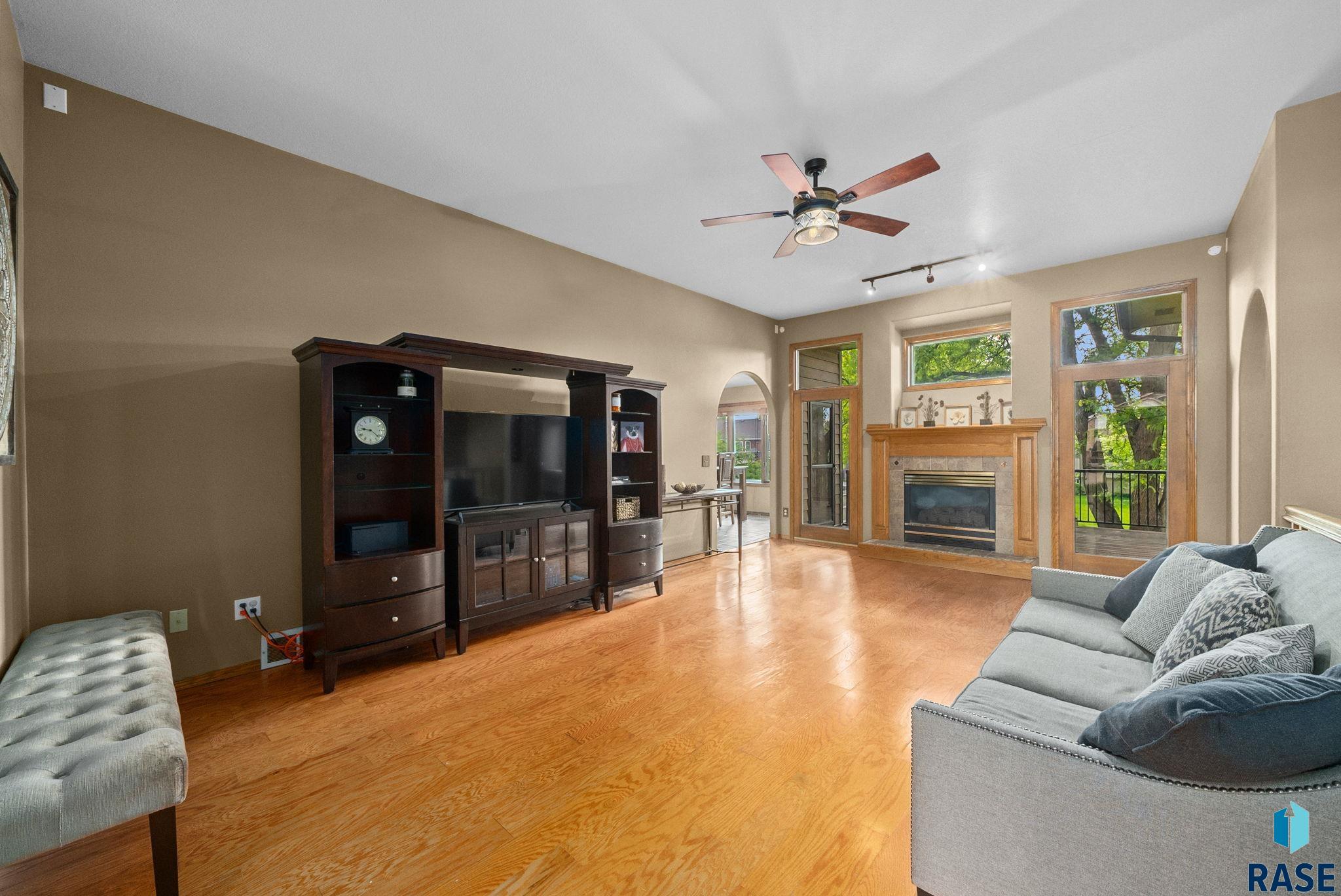 308 N La Salle Ave
