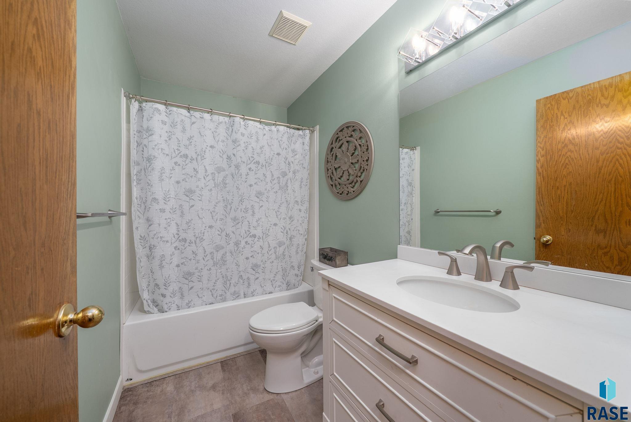 308 N La Salle Ave