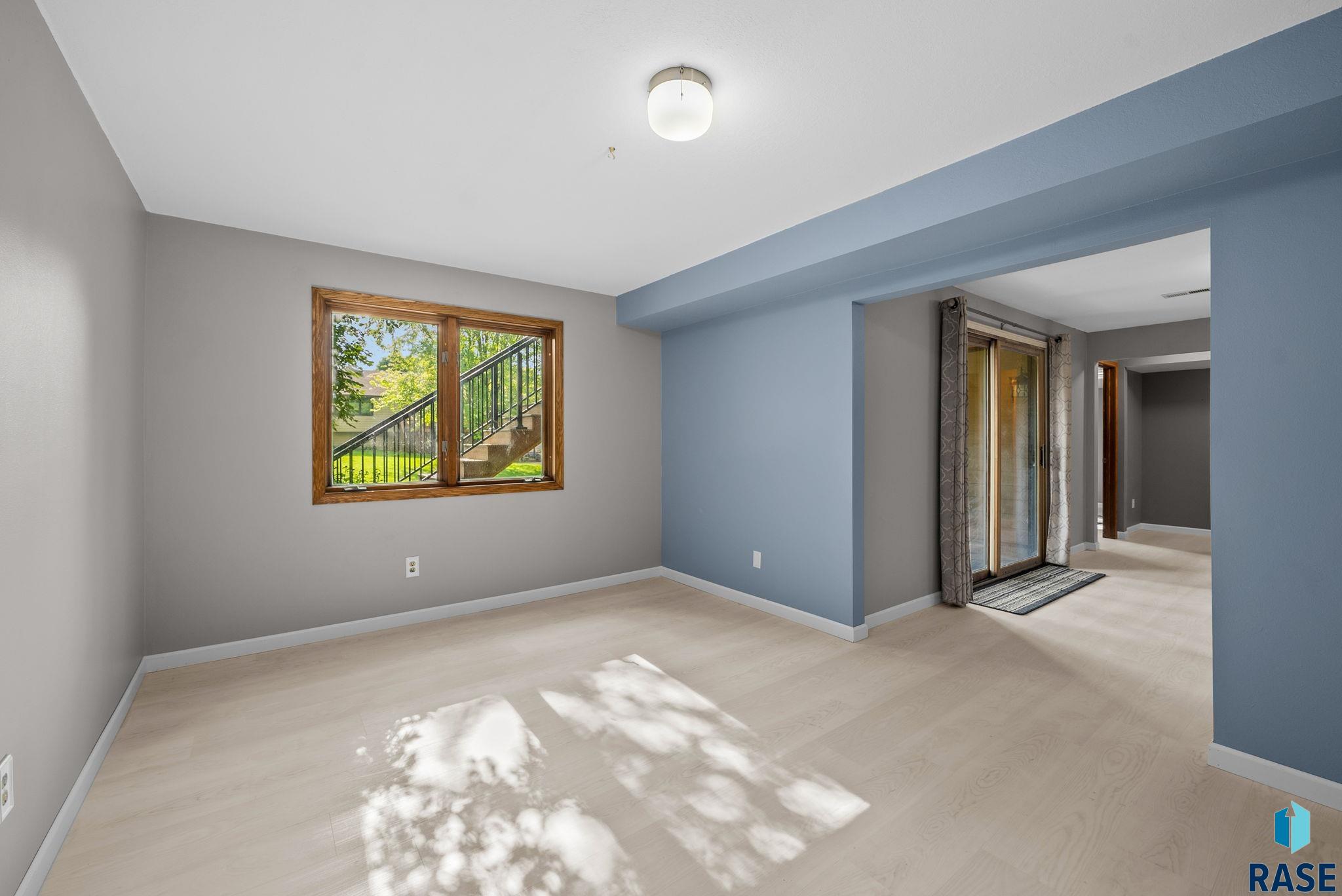 308 N La Salle Ave