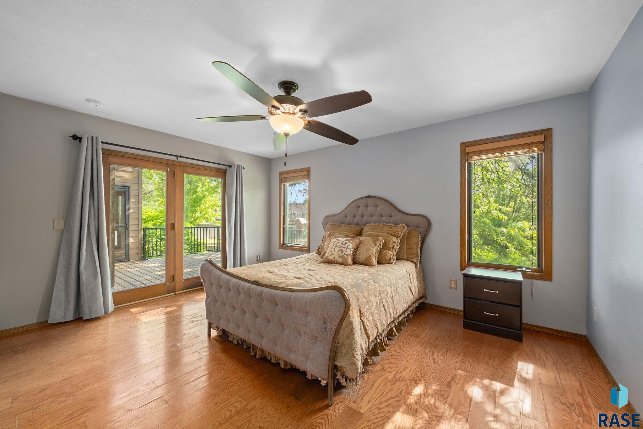 308 N La Salle Ave