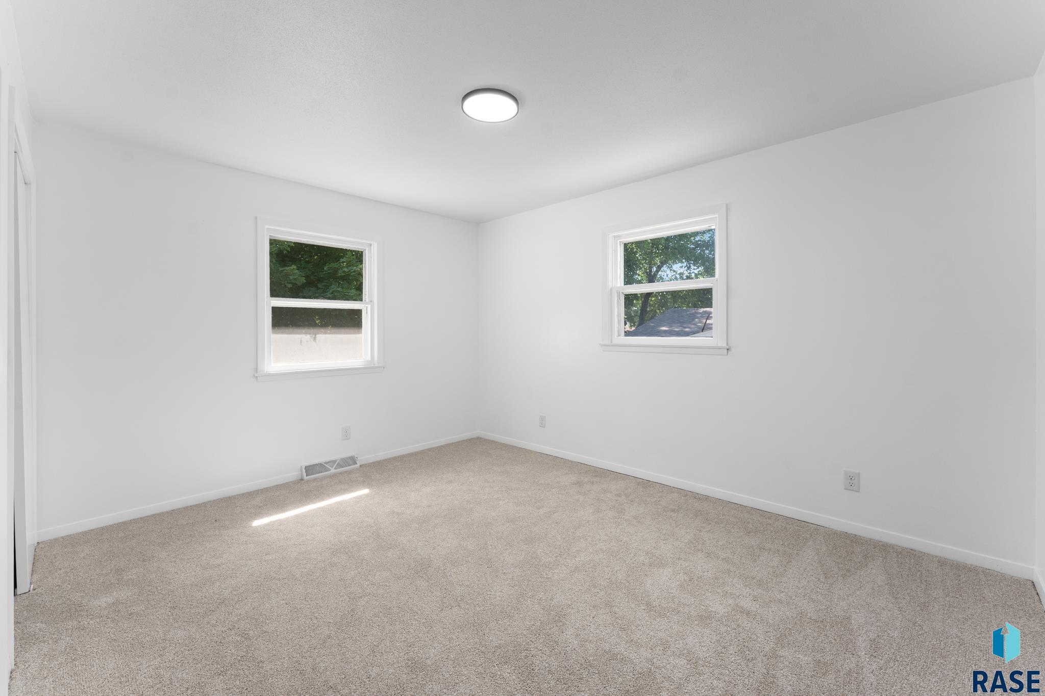 409 S 8th Ave