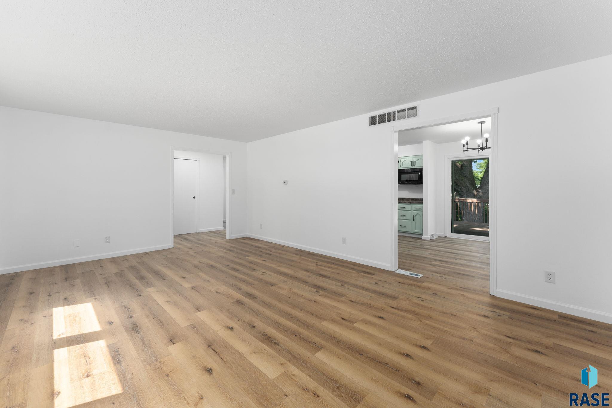 409 S 8th Ave
