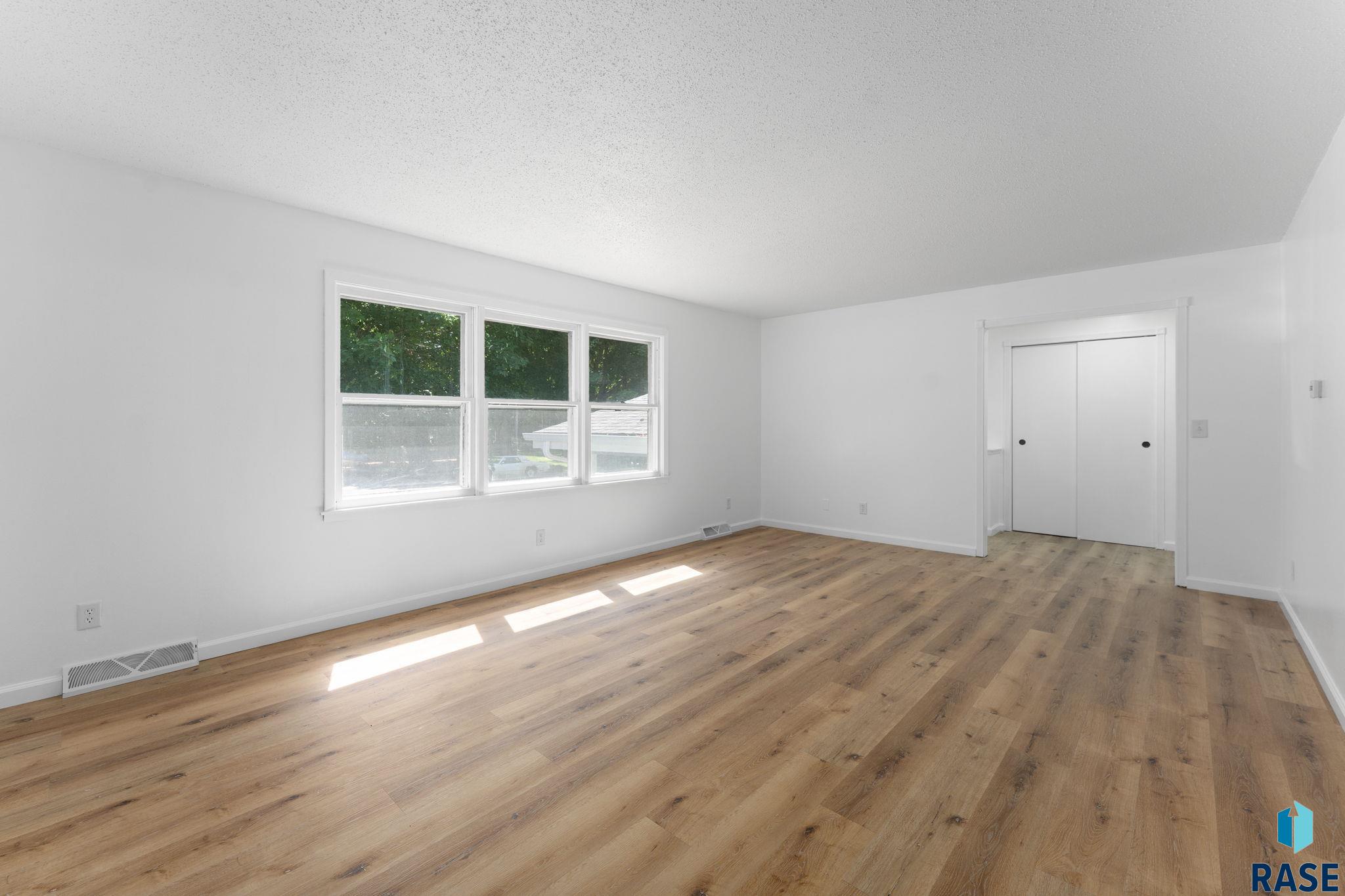 409 S 8th Ave