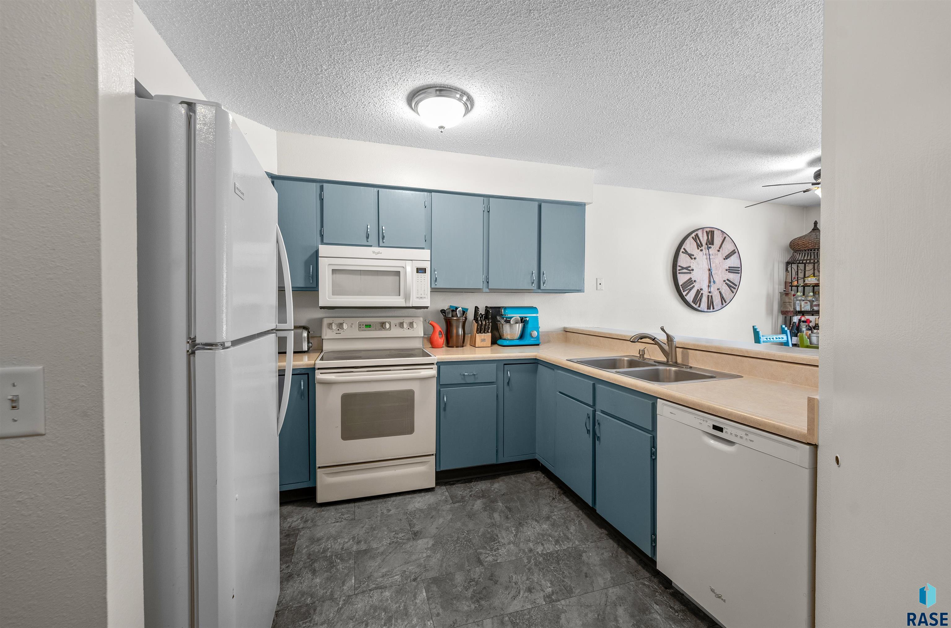1104 W 57th St Unit: 301