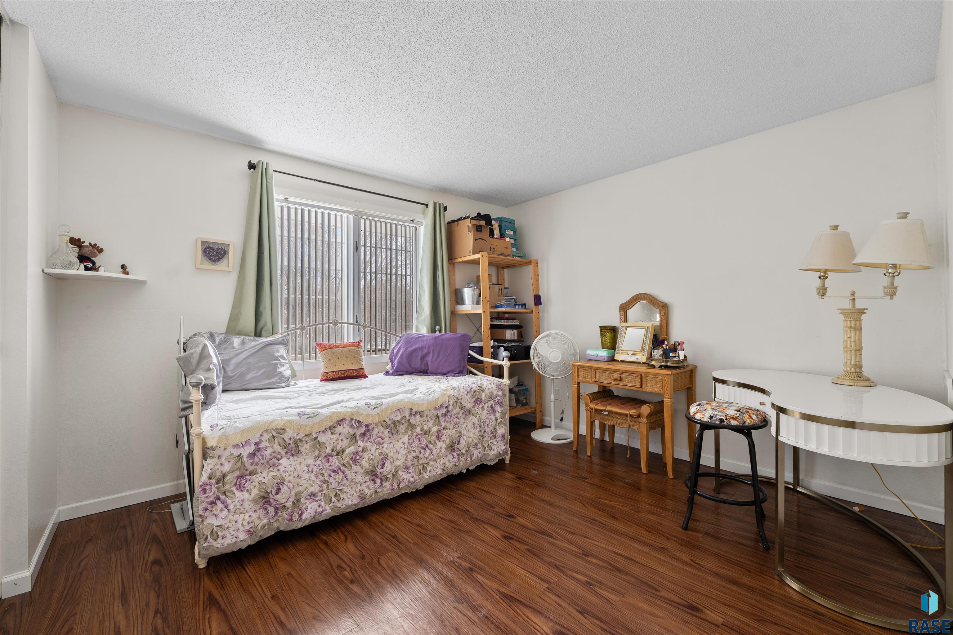 1104 W 57th St Unit: 301