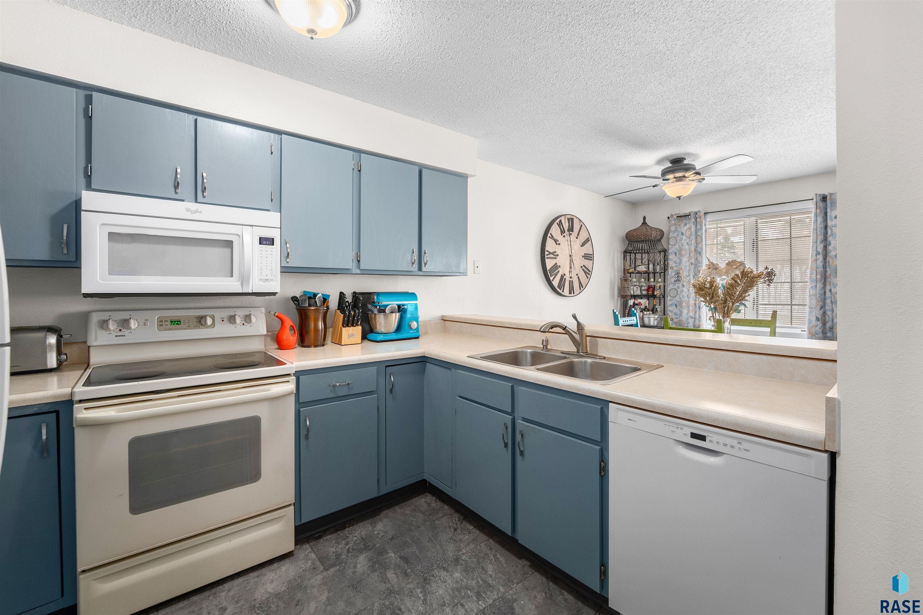 1104 W 57th St Unit: 301