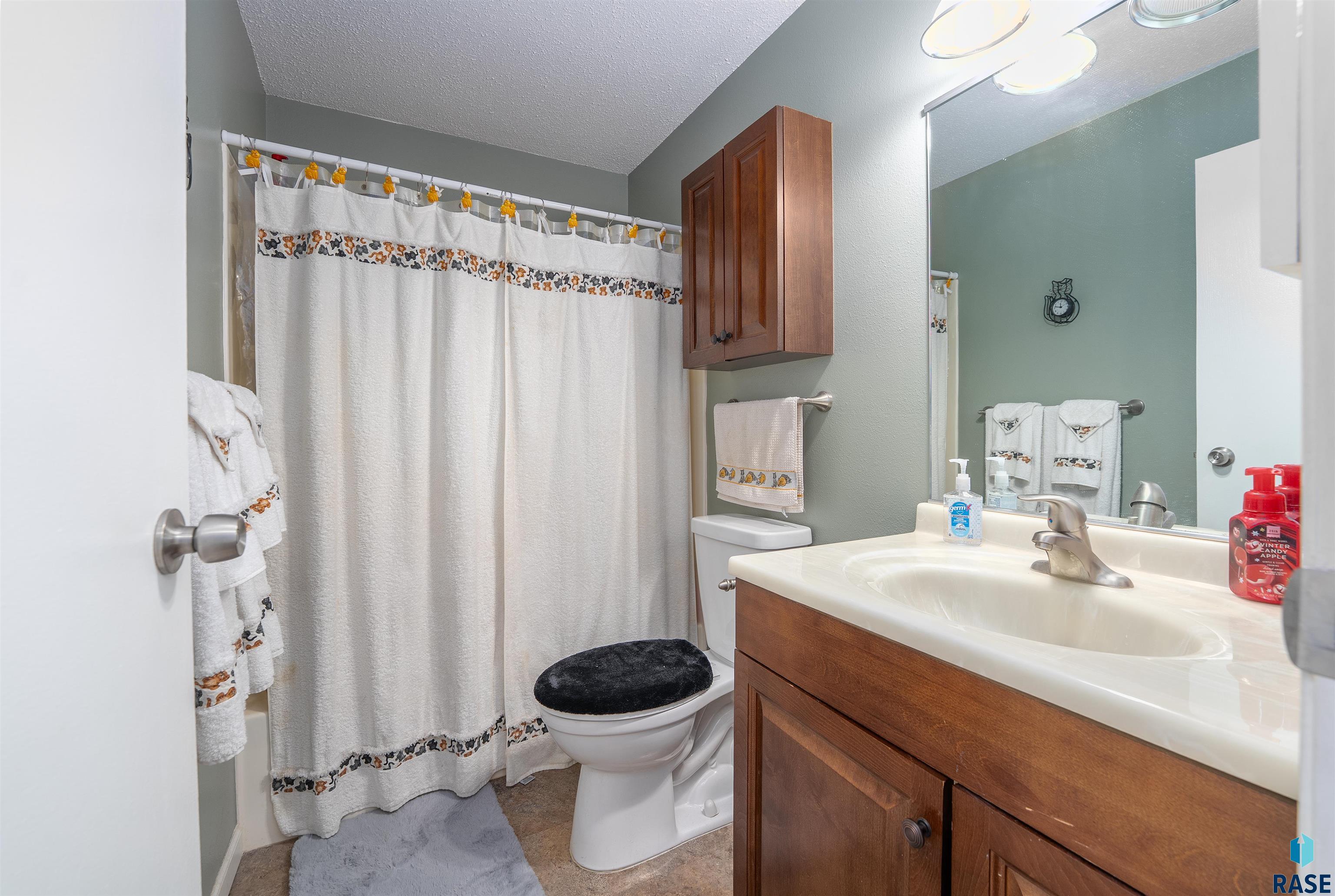 1104 W 57th St Unit: 301
