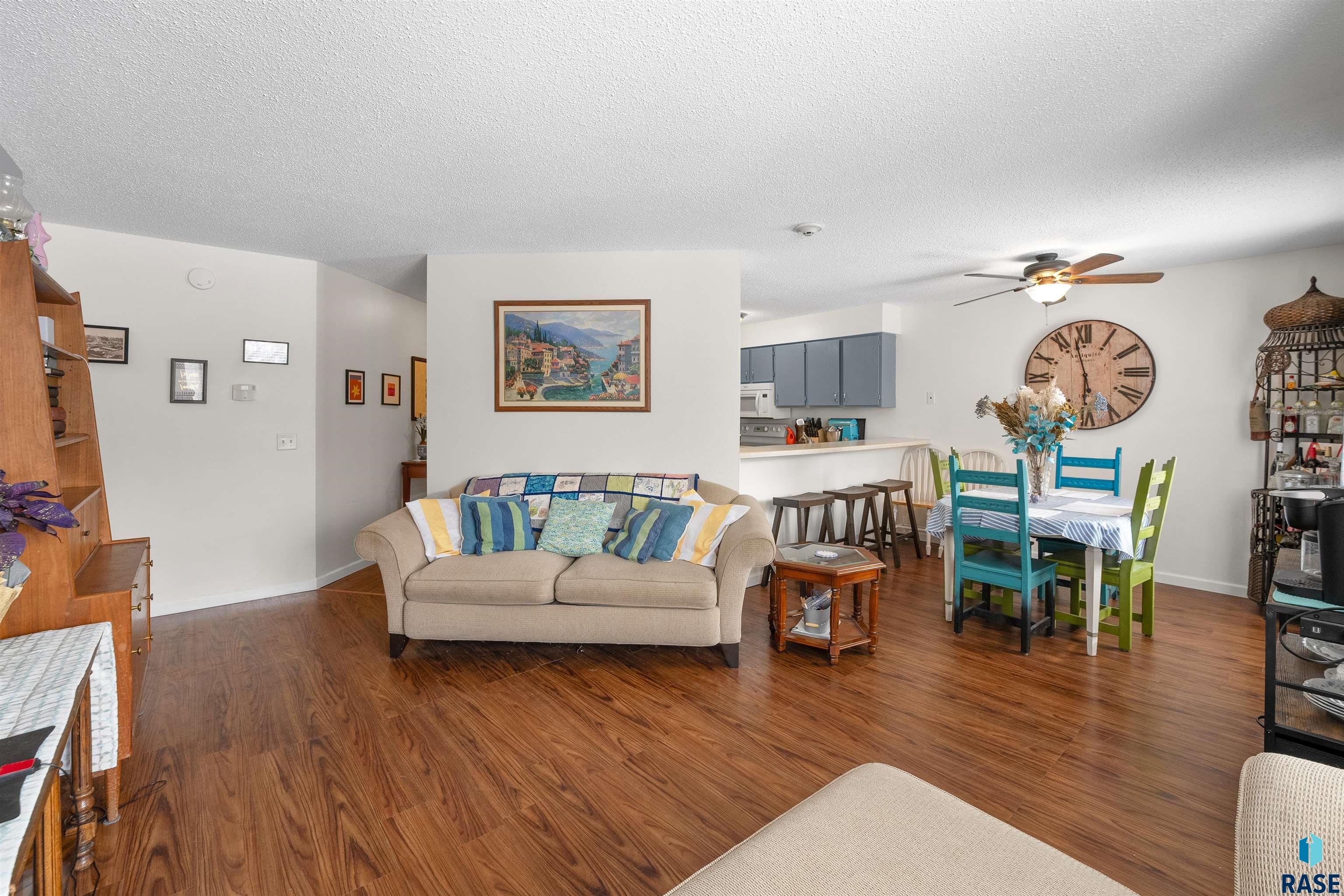 1104 W 57th St Unit: 301