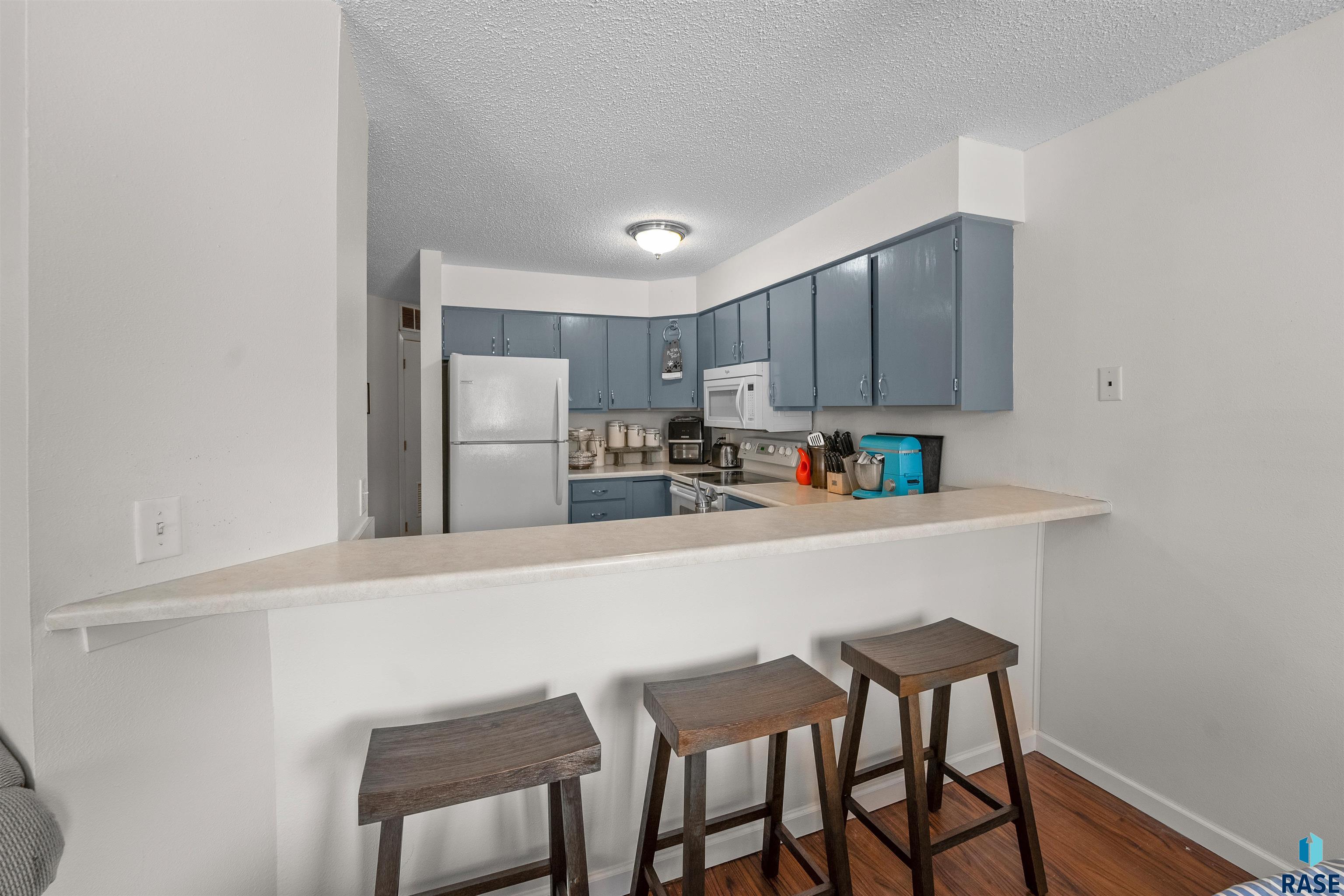 1104 W 57th St Unit: 301