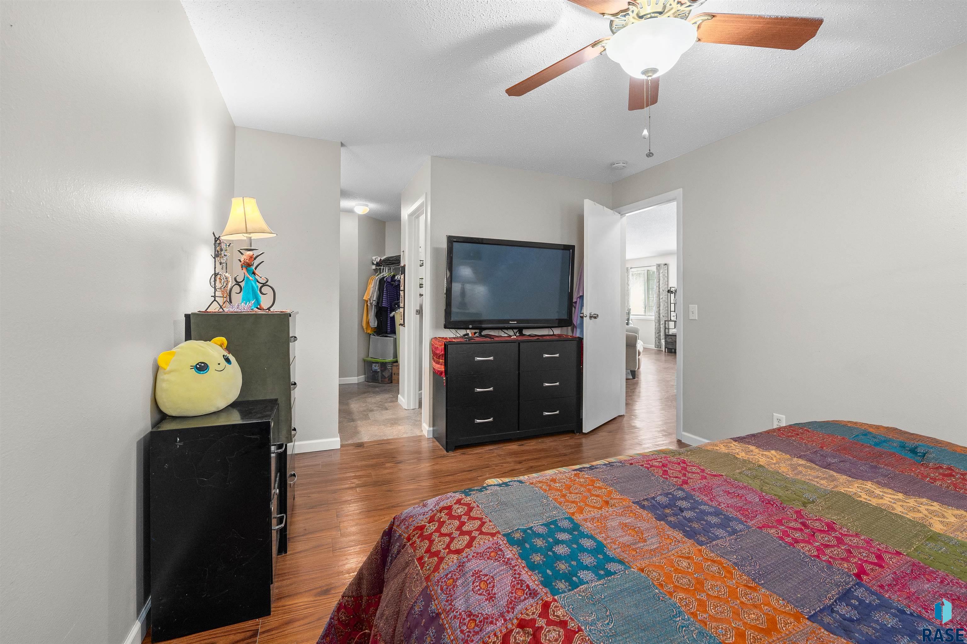1104 W 57th St Unit: 301