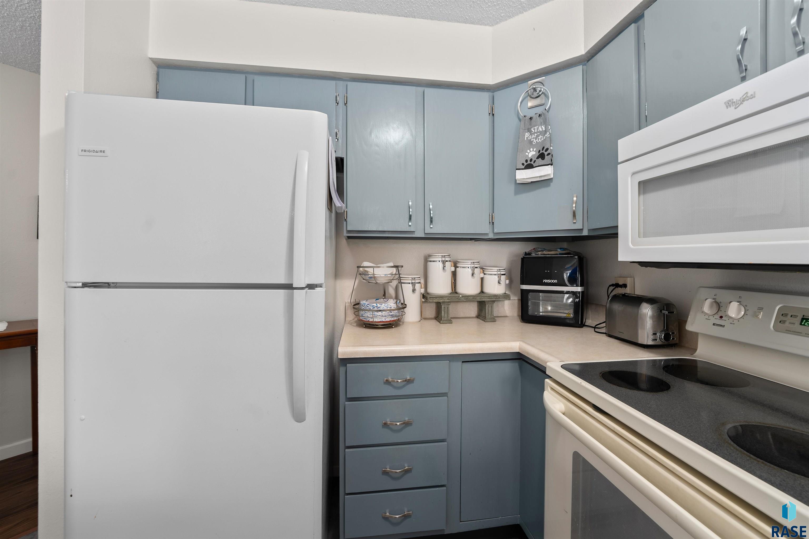 1104 W 57th St Unit: 301