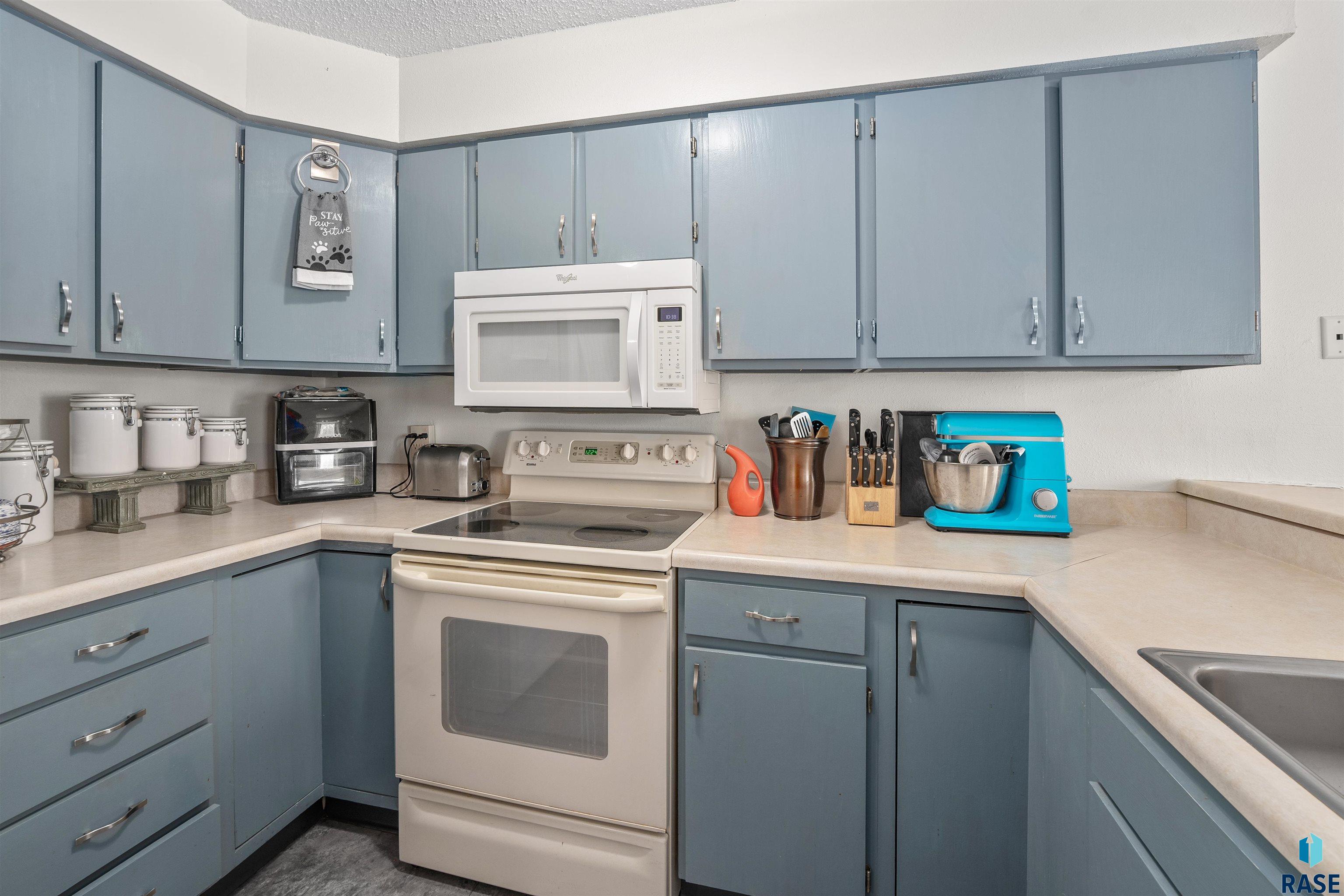 1104 W 57th St Unit: 301