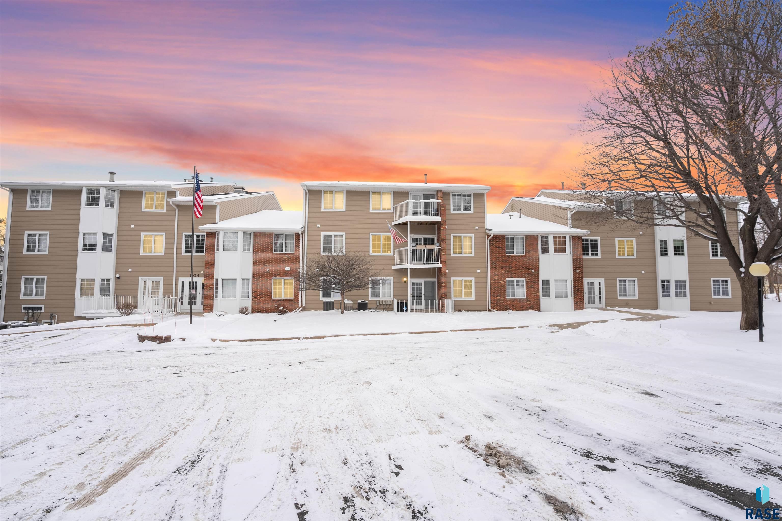1104 W 57th St Unit: 301