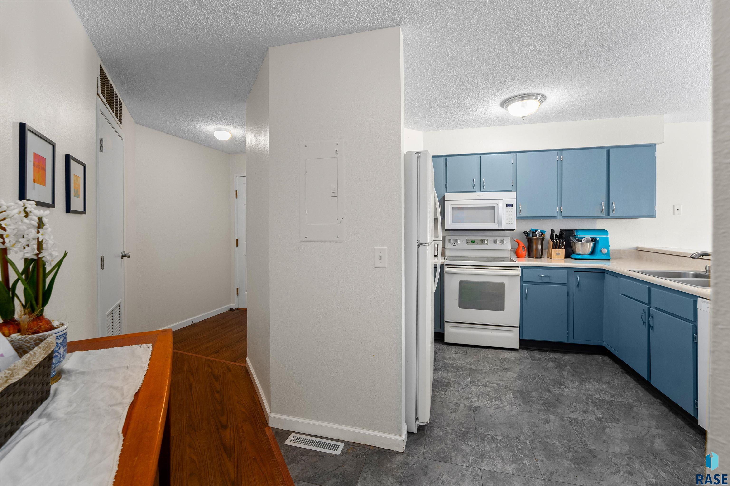 1104 W 57th St Unit: 301