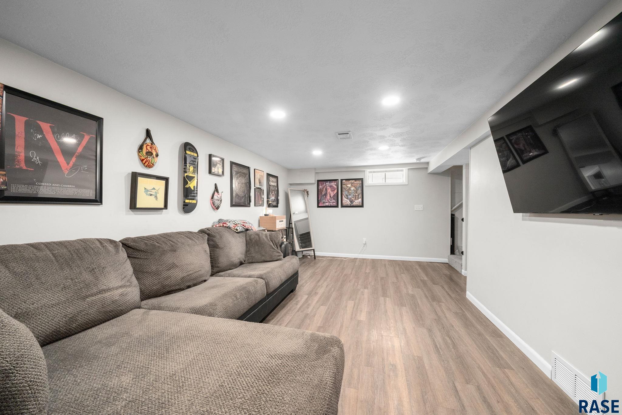 717 N Blauvelt Ave